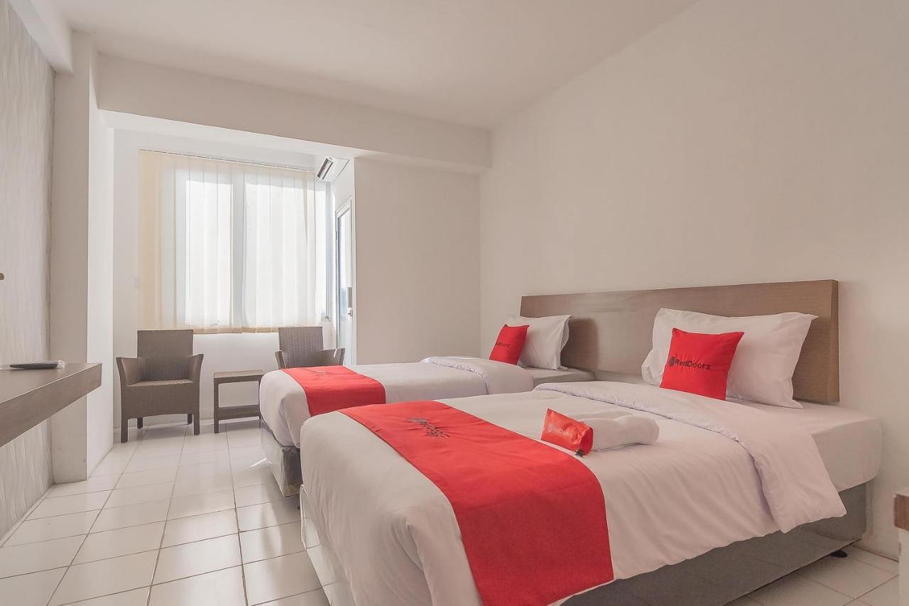 Reddoorz Apartment @ Emerald Towers Бандунг Екстериор снимка