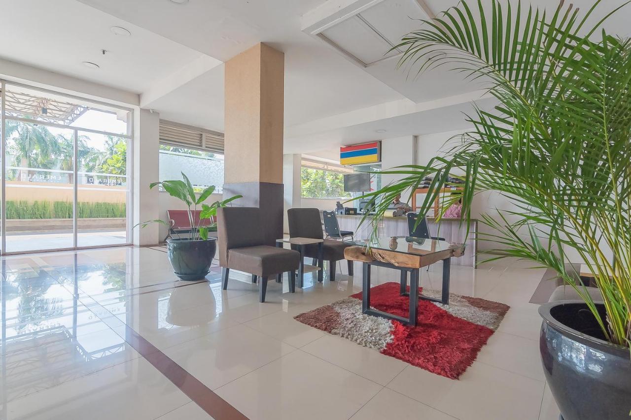 Reddoorz Apartment @ Emerald Towers Бандунг Екстериор снимка