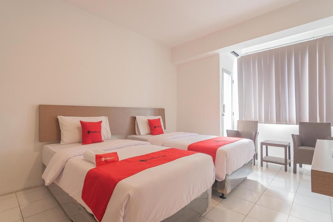 Reddoorz Apartment @ Emerald Towers Бандунг Екстериор снимка